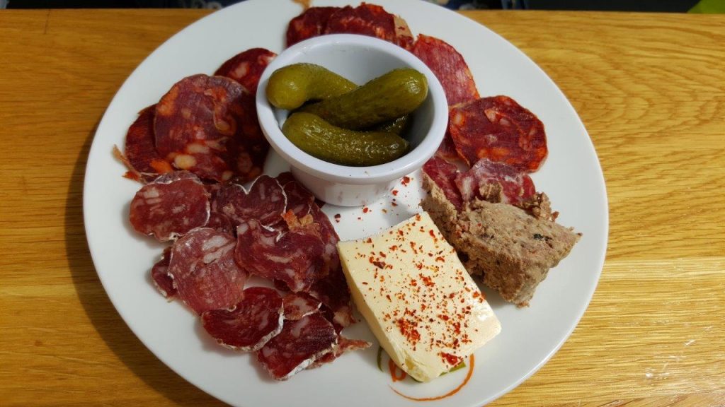 Assiette de charcuterie de chez "Louis Ospital"