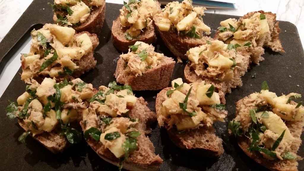 Tartines de rillettes de maquereau au poivre de Sichuan aux pommes