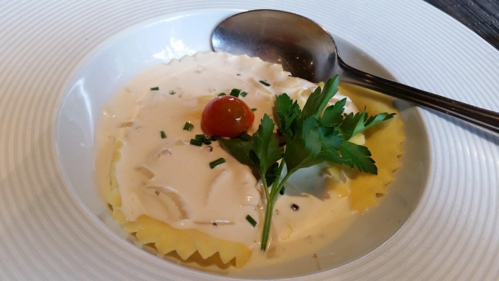 Raviolis à la truffe, copeaux de parmesan, sabayon mascarpone