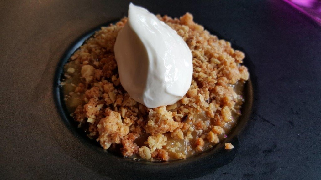 Pomme Val de Loire au caramel au beurre salé et crumble au muesli