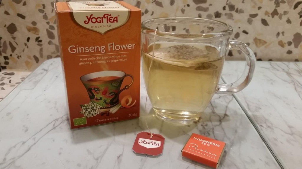 Dégustation de infusion ayurvédique aux plantes Ginseng Flower de YogiTea