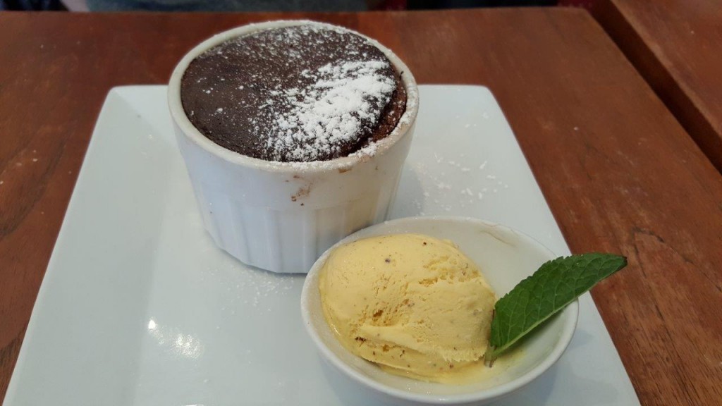 Souffle de chocolat et sa glace vanille 