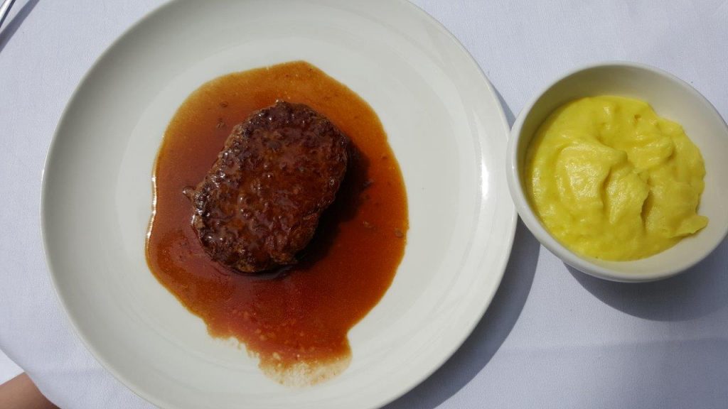 Steak haché à la purée de pommes de terre (menu enfant)