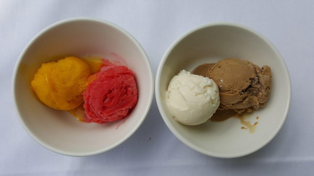 Glaces et sorbets : lait d'amande, café, mangue, fraise (menu enfant)