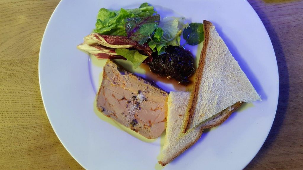 Tranche de foie gras maison au paprika et confiture d'échalote 