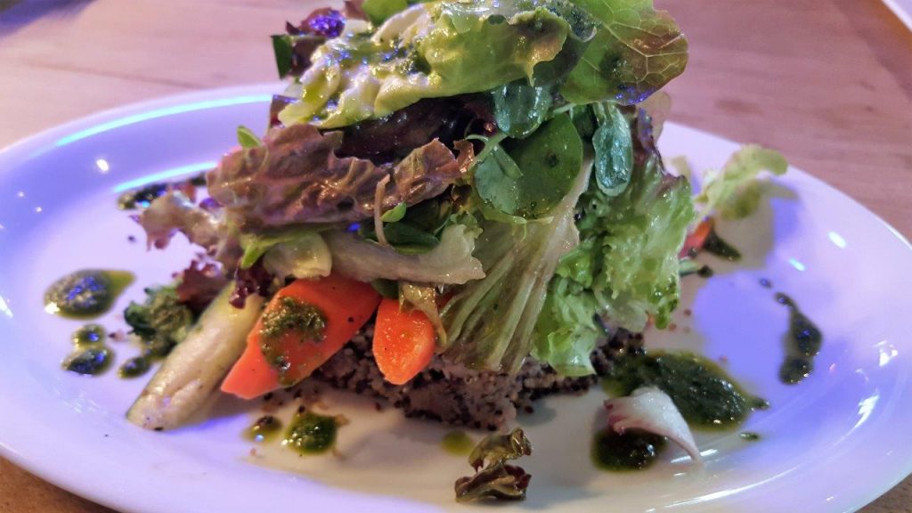 Galette de quinoa à la farine de châtaigne et sa fricassée de légumes