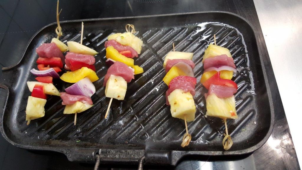 mini-brochette de porc à l'aigre-douce 