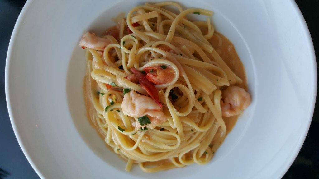 Linguine, gambas, tomates cerise et burrata