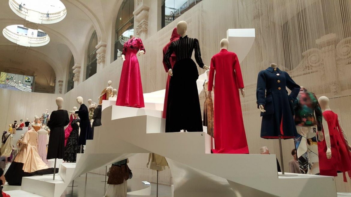 Les collections du musée des arts de la mode réunies dans l’exposition ...