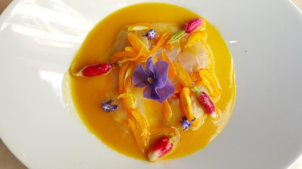 Ceviche de bar aux kumquats, vinaigrette aux fruits exotiques