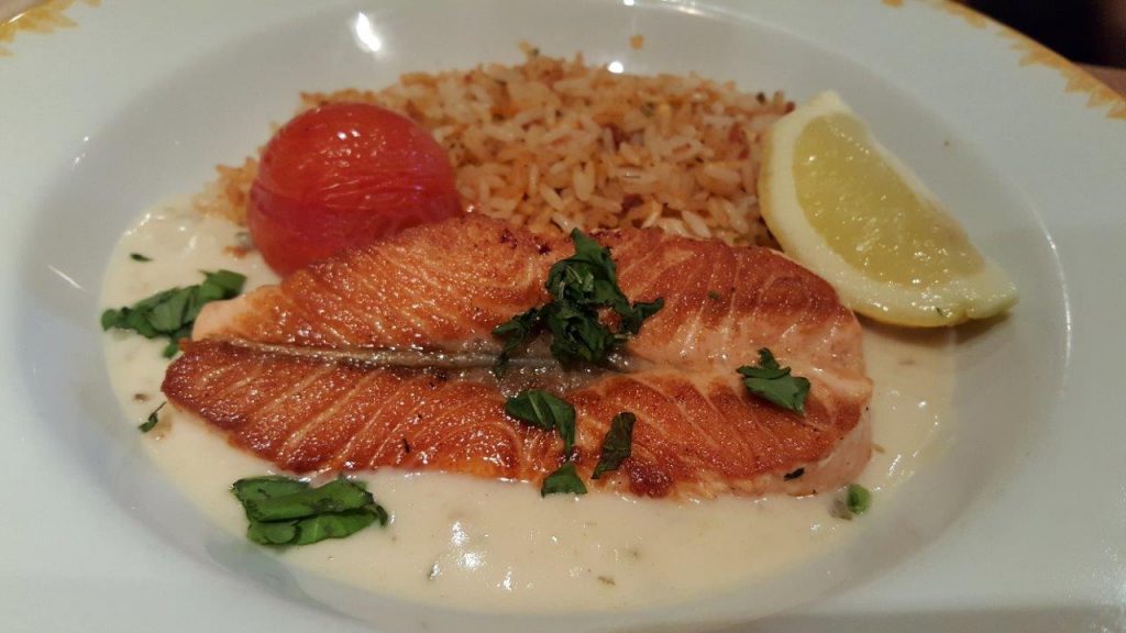 Pave de saumon, sauce oseille et riz Clément