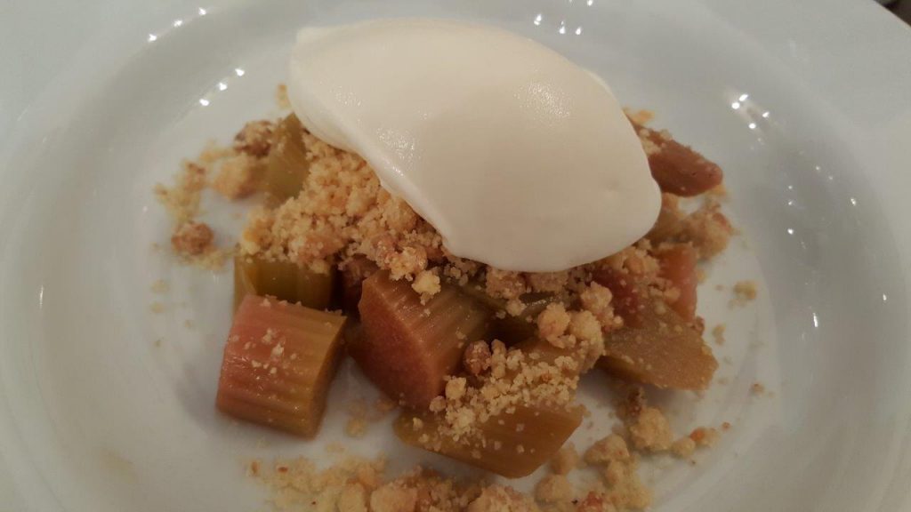 Rhubarbe, crumble et sorbet fromage blanc