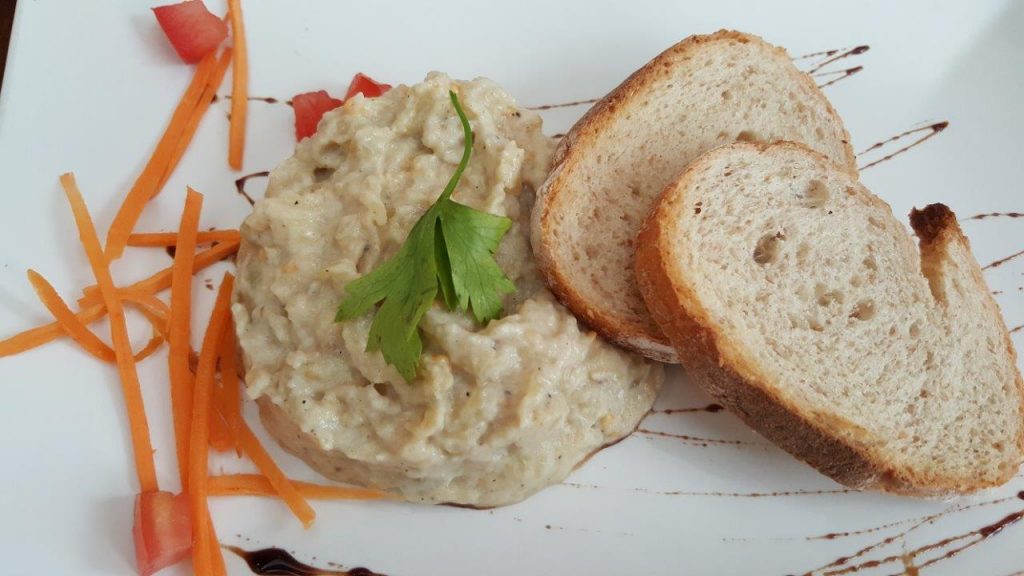 Caviar d'aubergines à la crème de sésame 