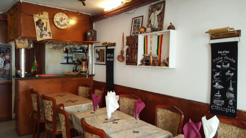 Intérieur du restaurant Lac Tana