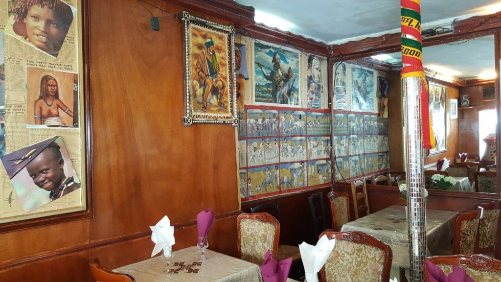 Intérieur du restaurant Lac Tana