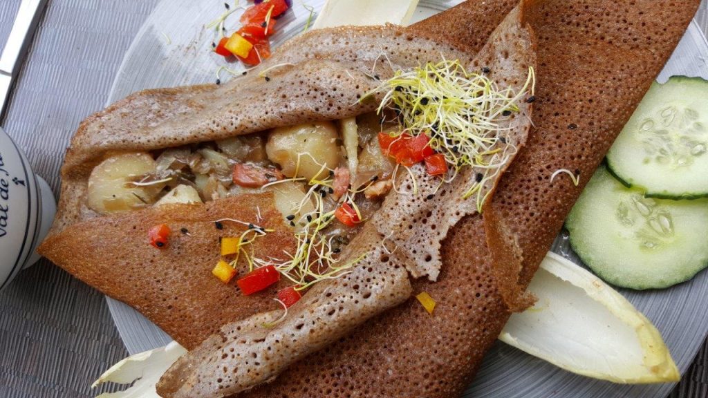 campagnarde : oeufs, poêlée de champignons et lardons 