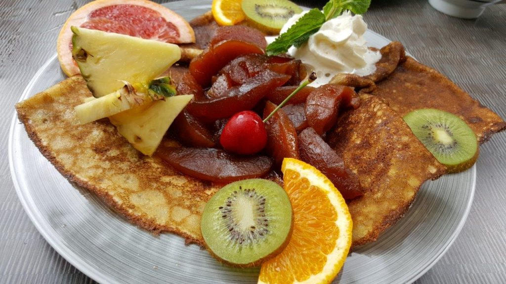 Crêpe Tatin : pommes caramélisées et chantilly 