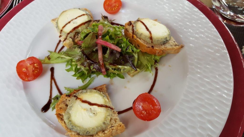 Toast de chèvre de Saint Maur de Touraine et sa salade