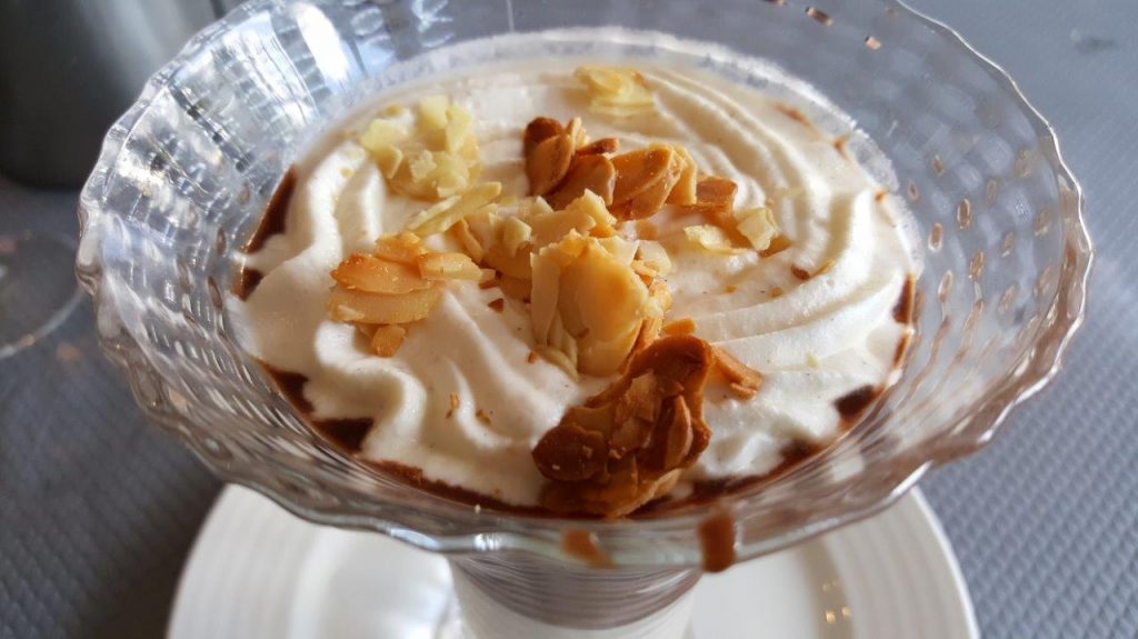 Coupe "Dame Blanche", crème chantilly 