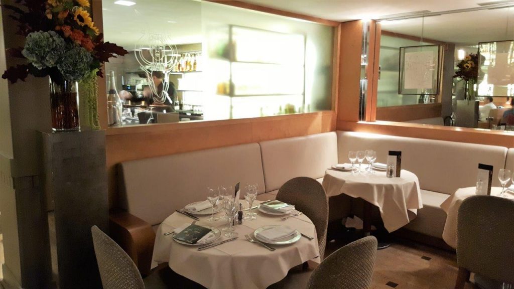 Intérieur de la brasserie Le Boeuf sur le toit