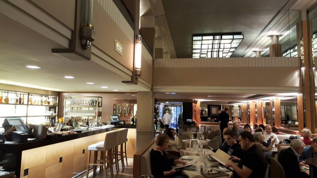 Intérieur de la brasserie Le Boeuf sur le toit