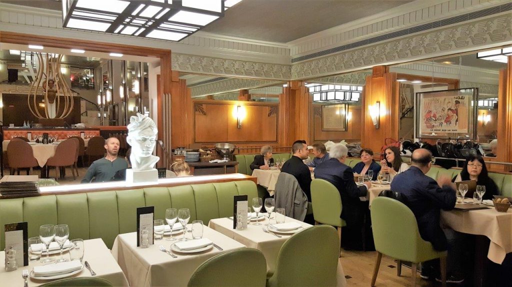 Intérieur de la brasserie Le Boeuf sur le toit