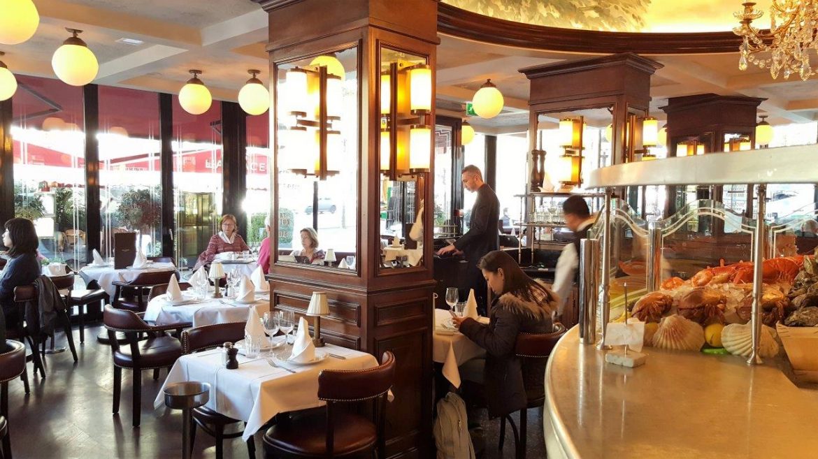 Brasserie L Alsace 39 Av Des Champs Elysees 75008 Paris L'Alsace : une brasserie incontournable sur les Champs Elysées