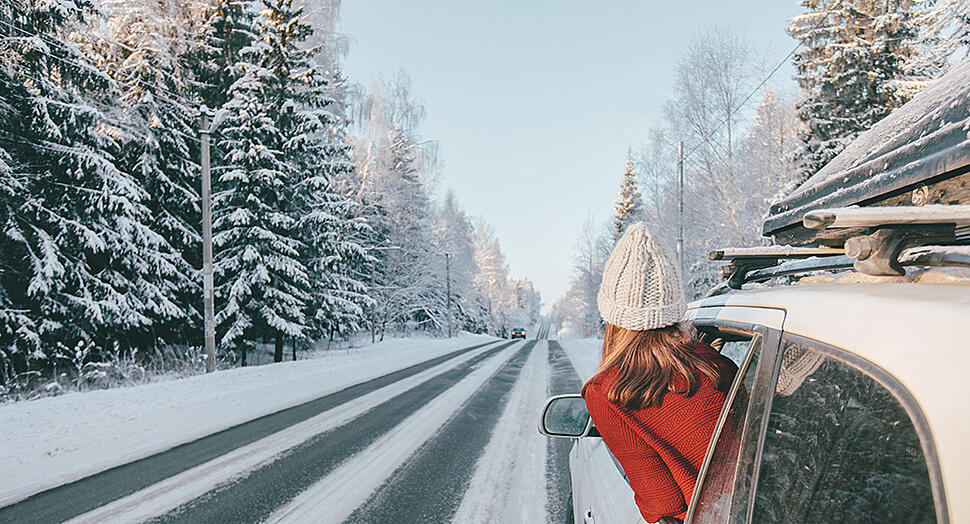 Les 7 accessoires auto indispensables en hiver